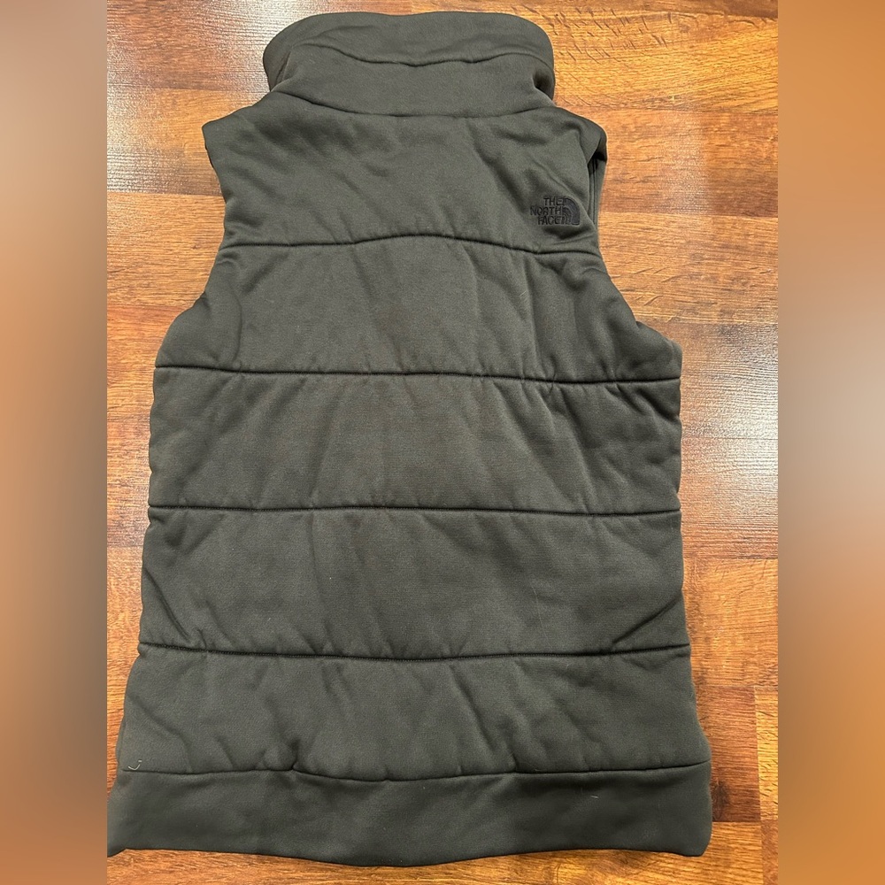 The North Face Women's Darella Insulated Asymmetrical Puffer Vest Sz Medium - Picture 6 of 7